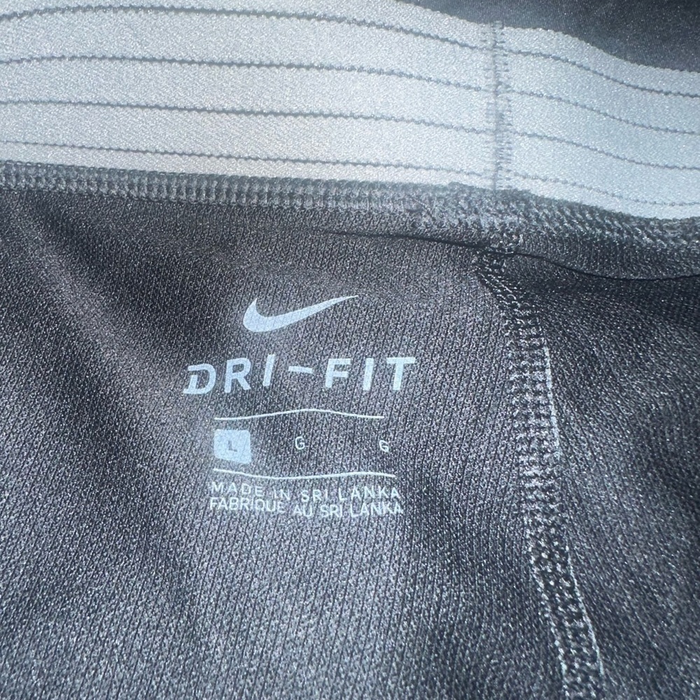 Men’s used Nike Pro size L large black 3/4 leggings Pre own items are as is - Picture 2 of 4